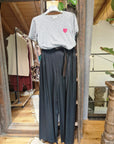 PANTALONE AMPIO CON CINTURA