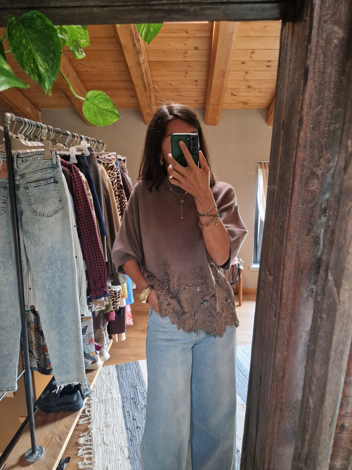 MAGLIA OVERSIZE CON DETTAGLIO INSERTI IN PIZZO
