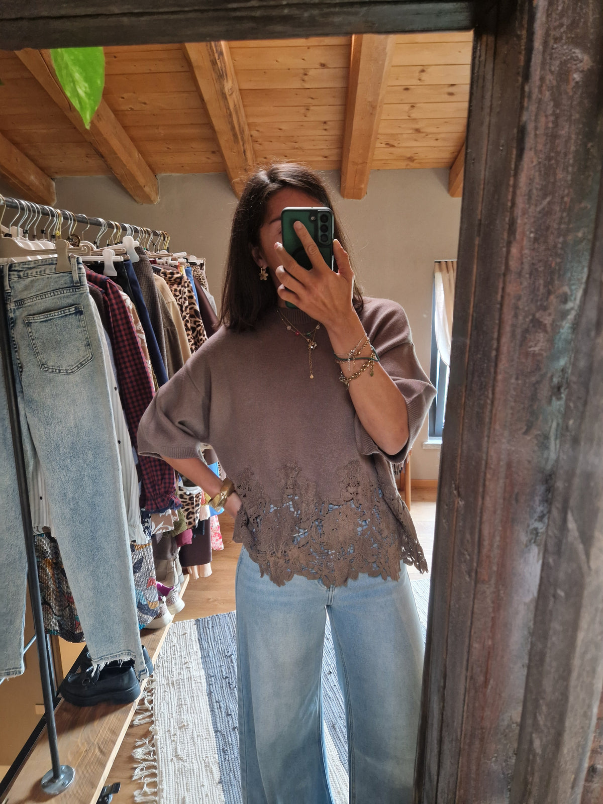 MAGLIA OVERSIZE CON DETTAGLIO INSERTI IN PIZZO