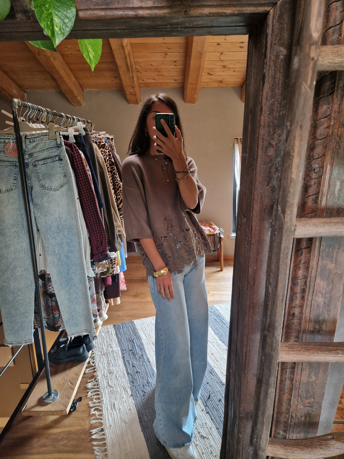 MAGLIA OVERSIZE CON DETTAGLIO INSERTI IN PIZZO