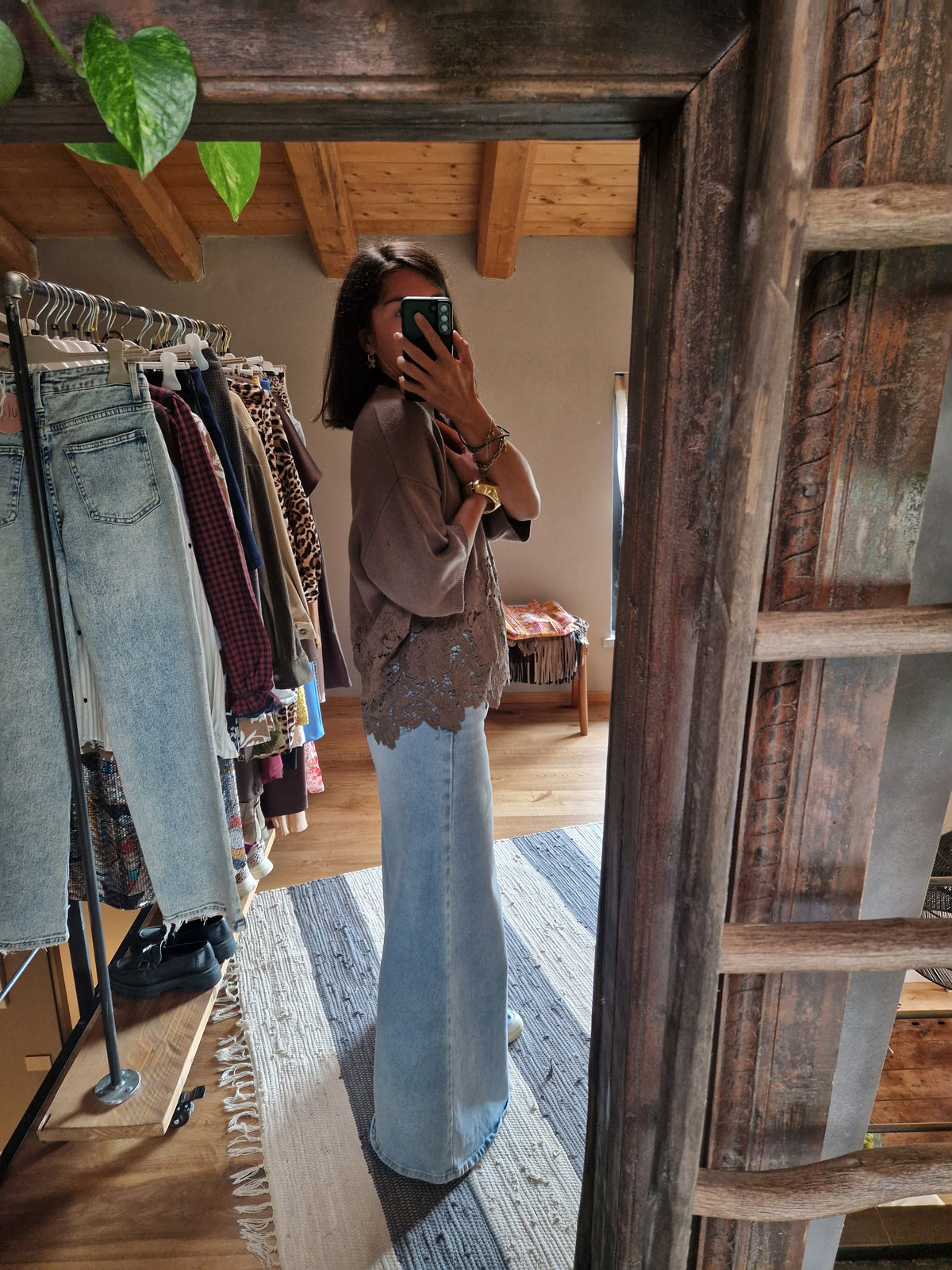 MAGLIA OVERSIZE CON DETTAGLIO INSERTI IN PIZZO