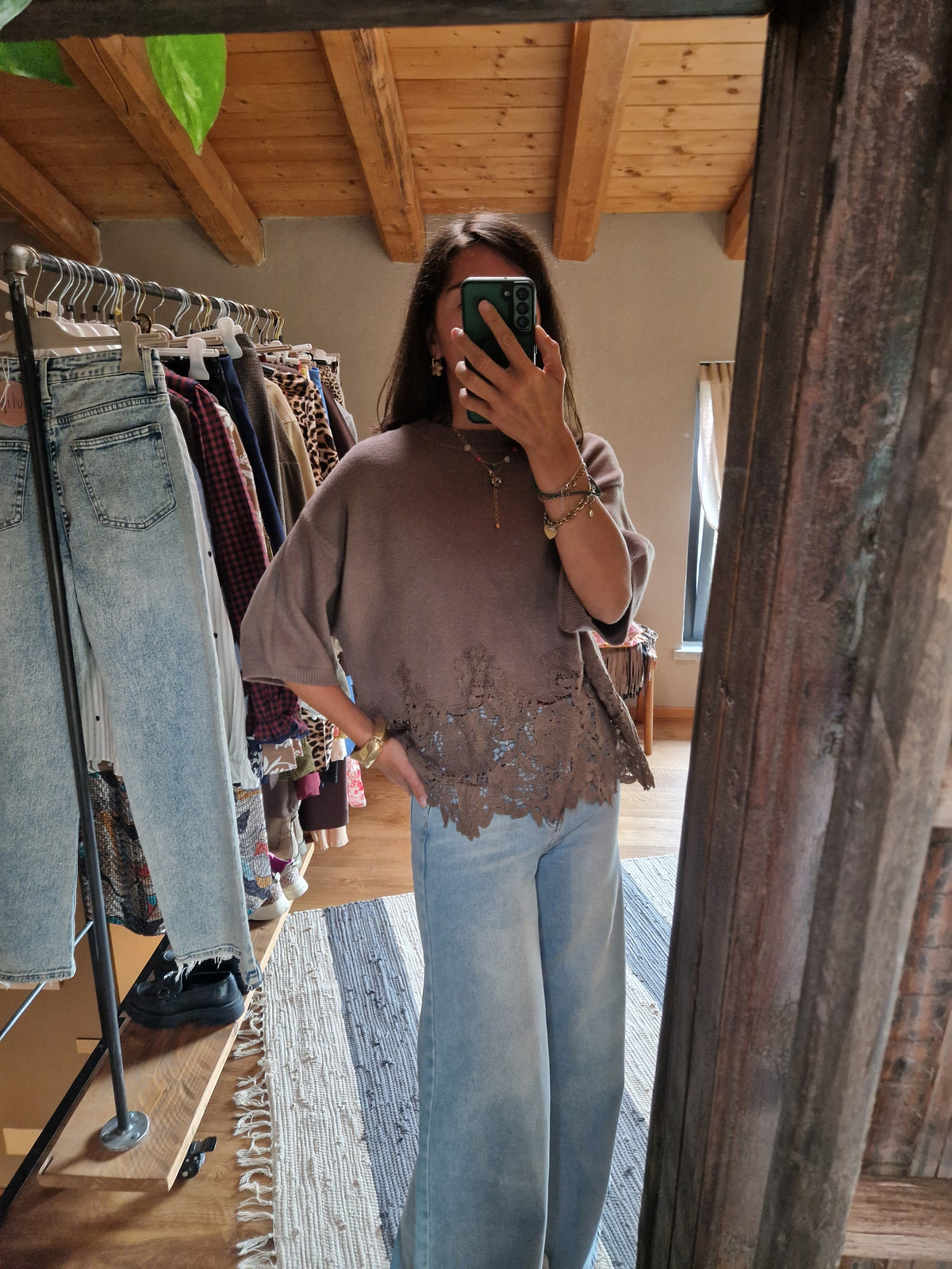 MAGLIA OVERSIZE CON DETTAGLIO INSERTI IN PIZZO