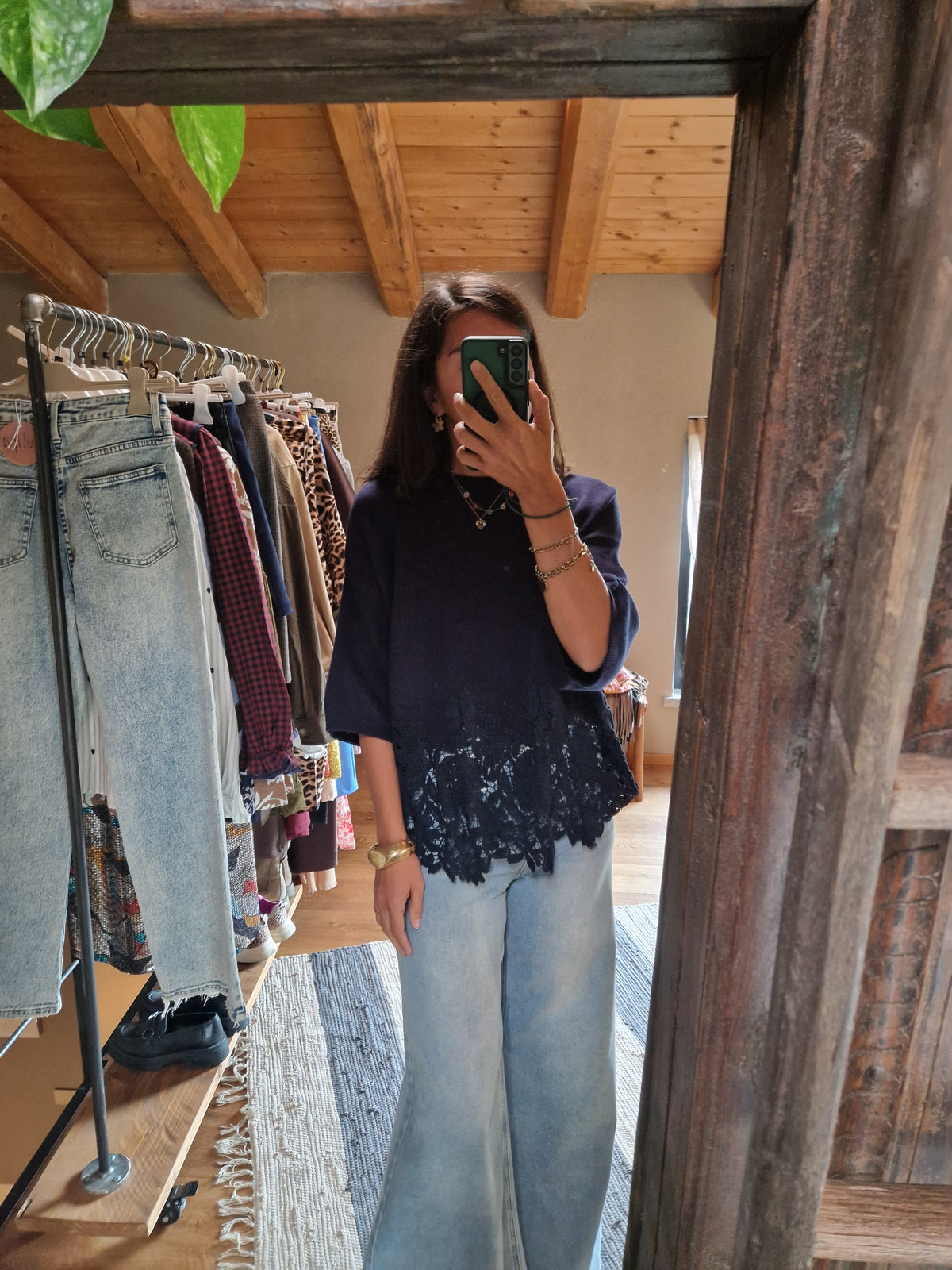 MAGLIA OVERSIZE CON DETTAGLIO INSERTI IN PIZZO