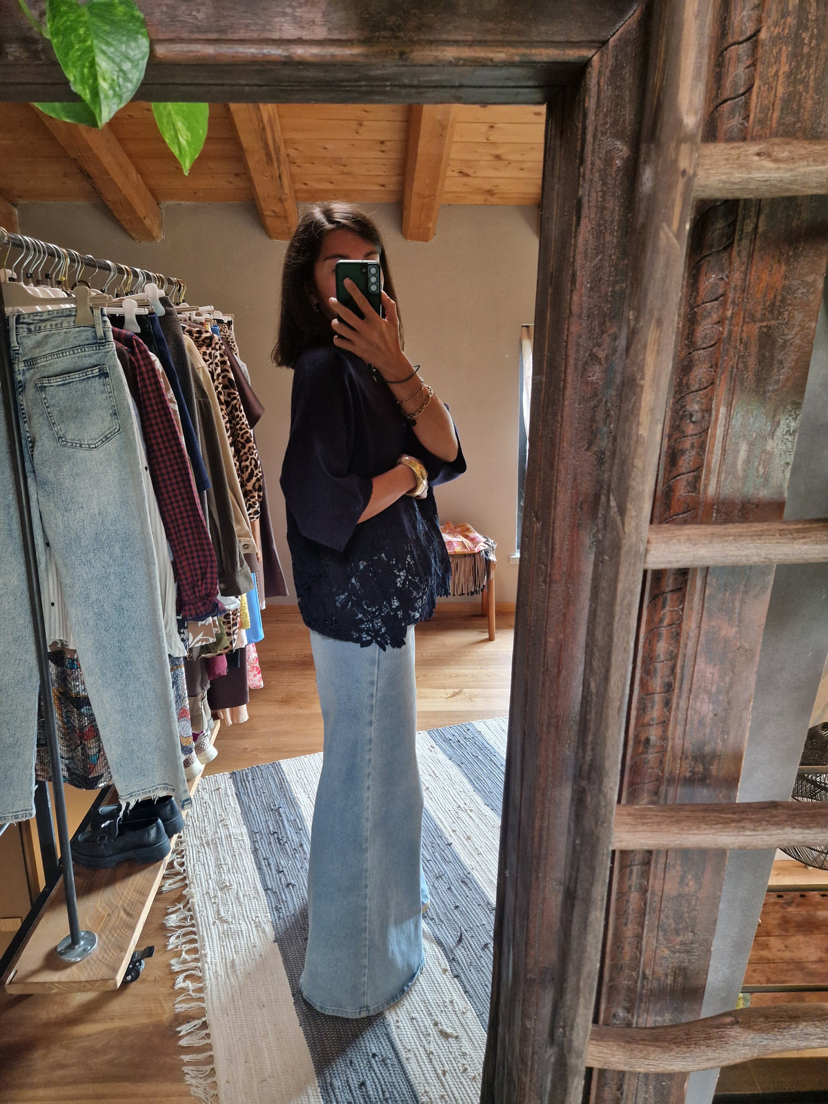MAGLIA OVERSIZE CON DETTAGLIO INSERTI IN PIZZO
