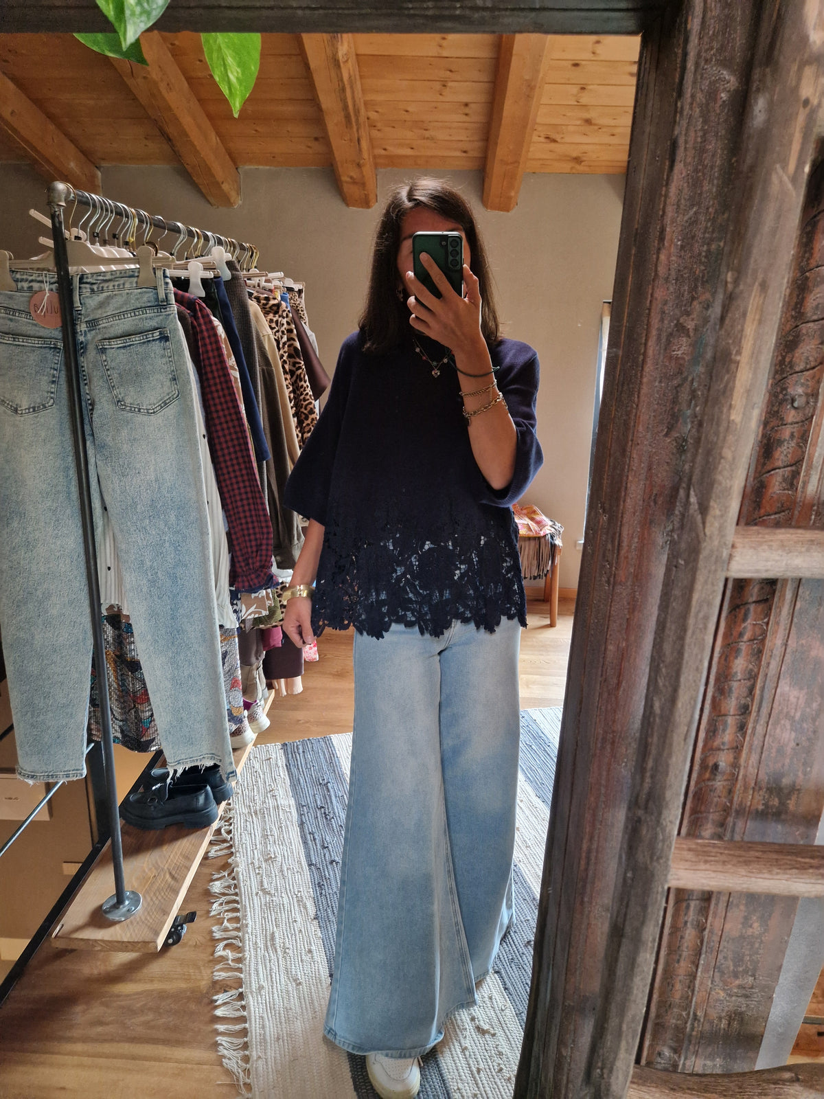 MAGLIA OVERSIZE CON DETTAGLIO INSERTI IN PIZZO