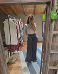 PANTALONE AMPIO CON CINTURA