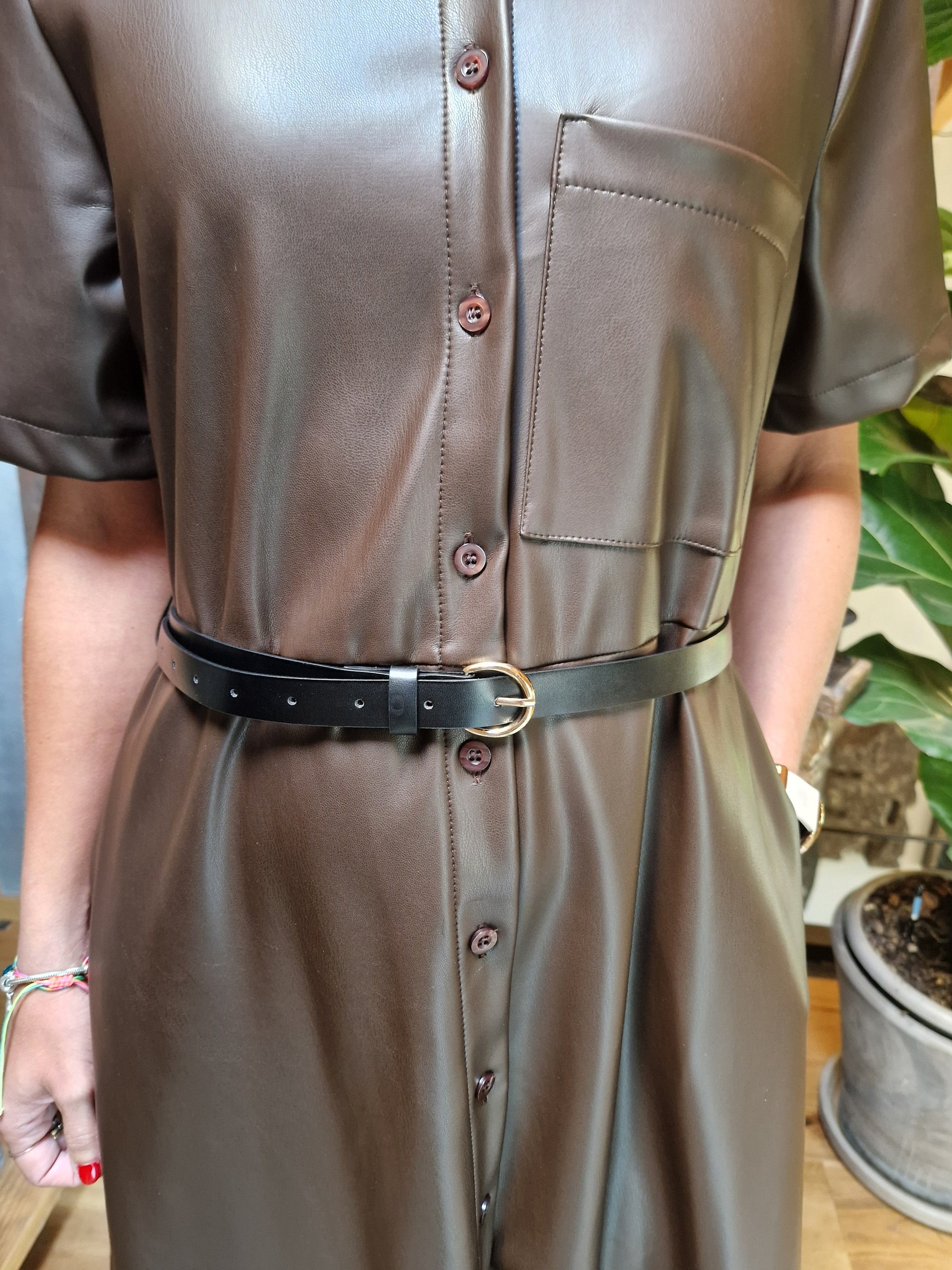 ABITO IN ECOPELLE CON CINTURA