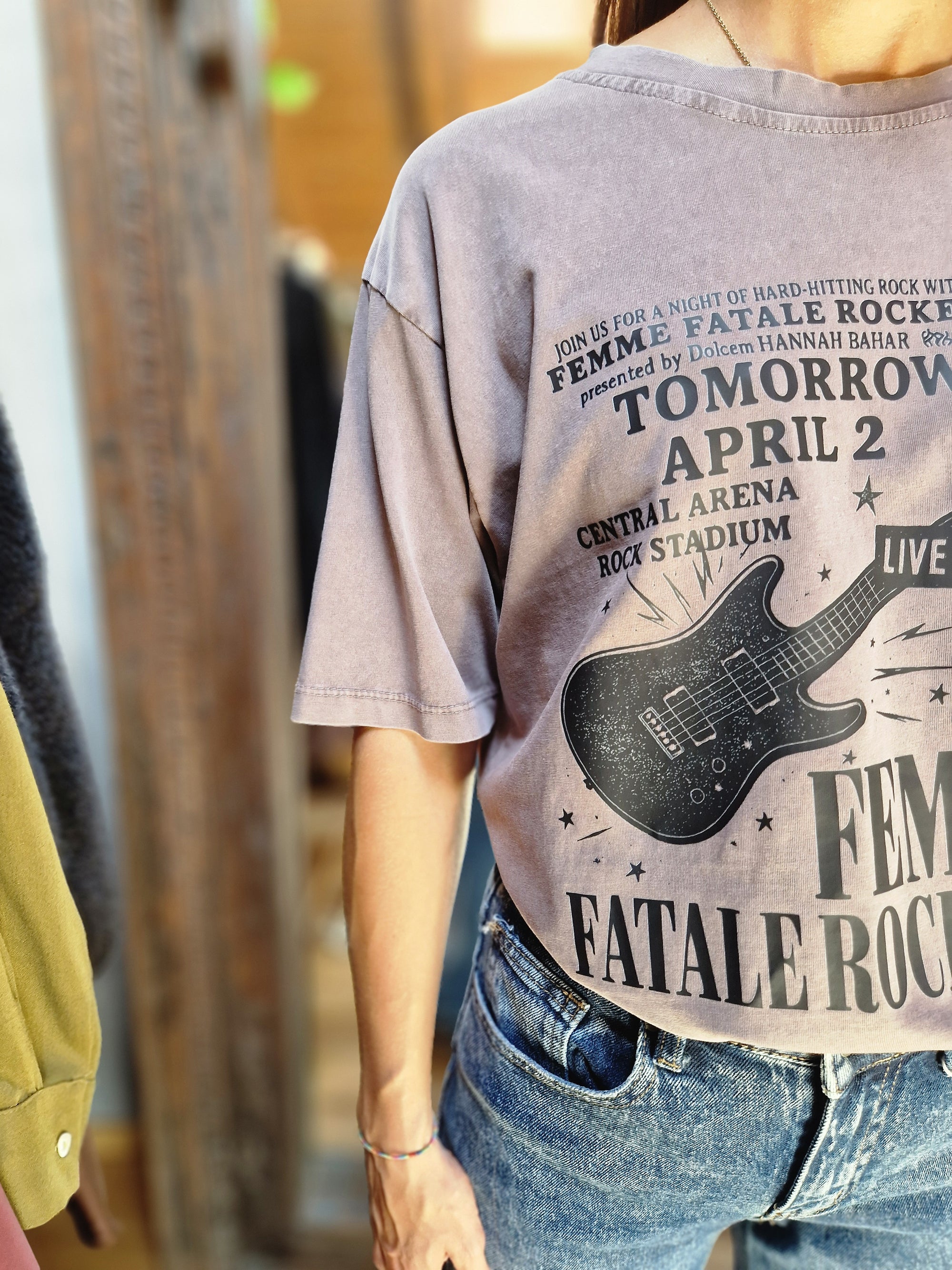 T-SHIRT STAMPA CHITARRA