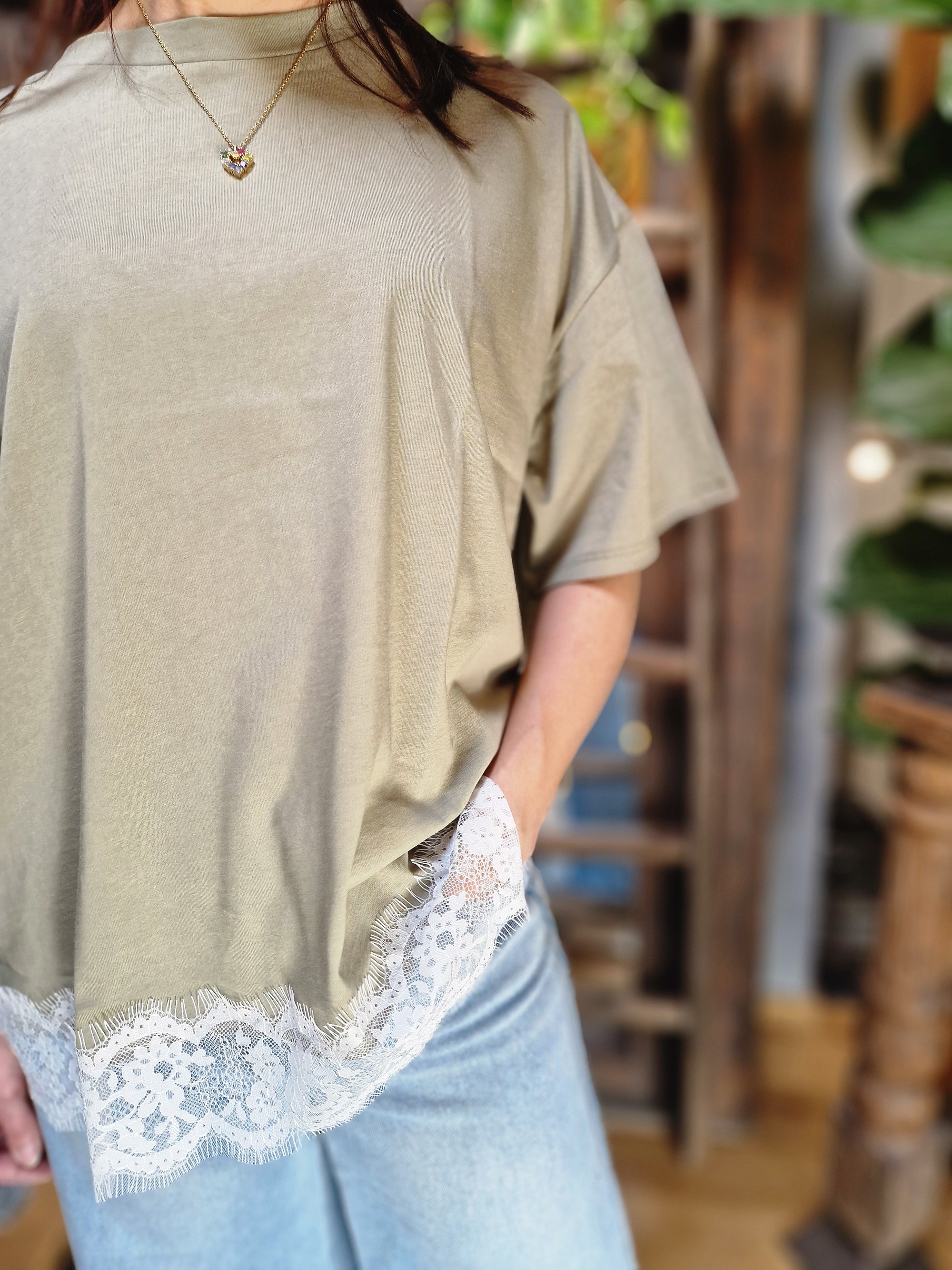 T-SHIRT OVER CON PIZZO
