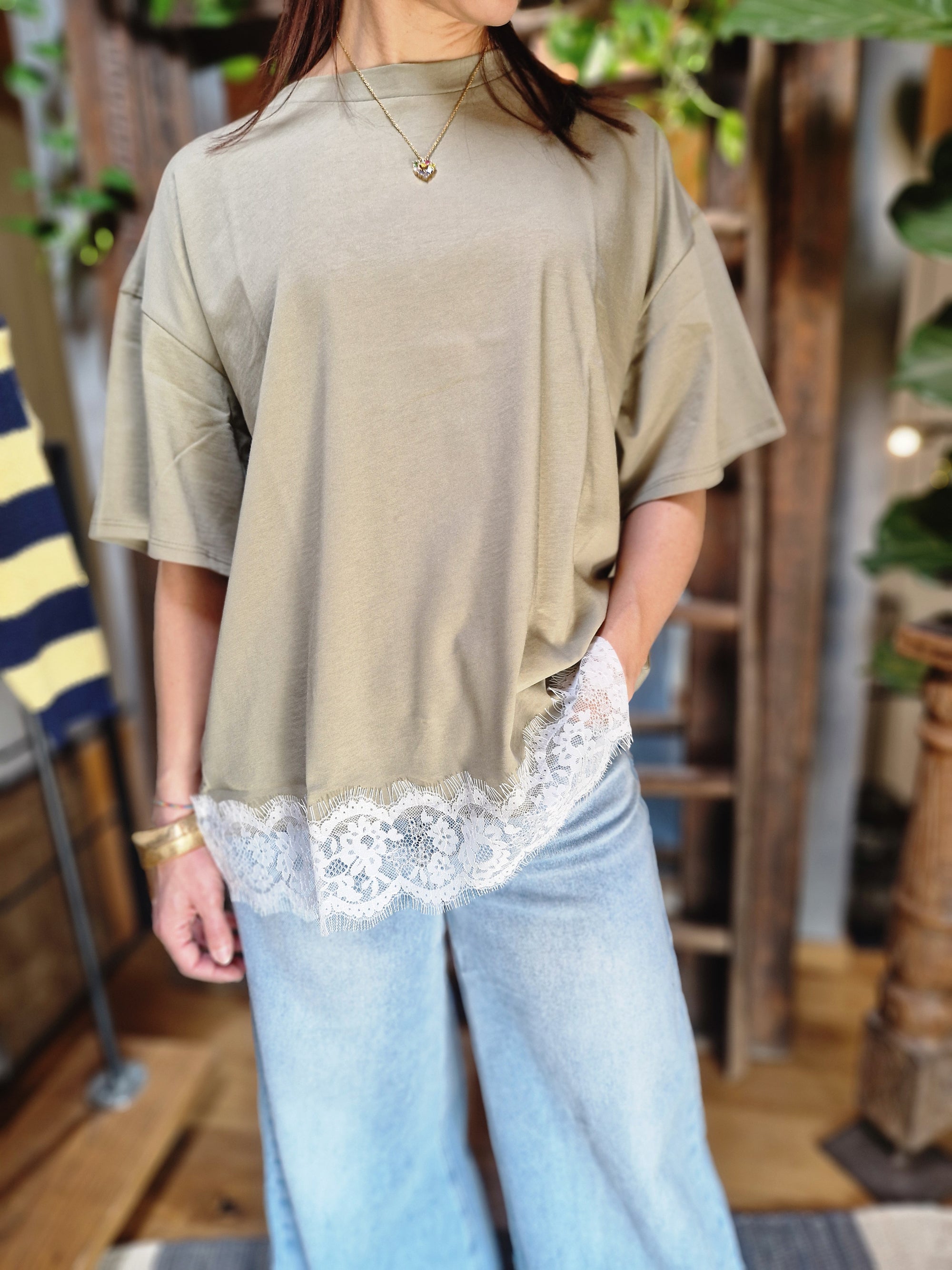 T-SHIRT OVER CON PIZZO