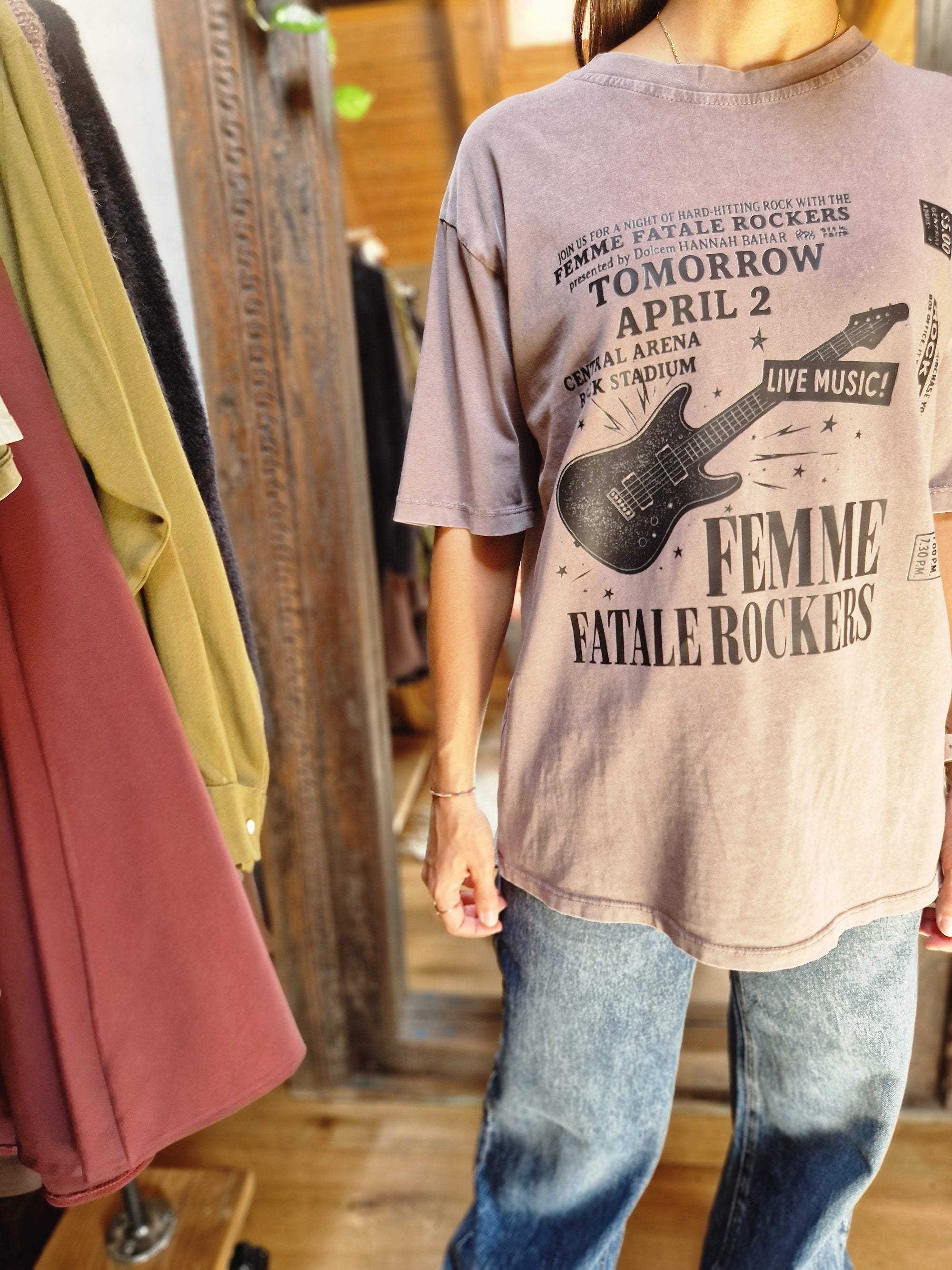 T-SHIRT STAMPA CHITARRA