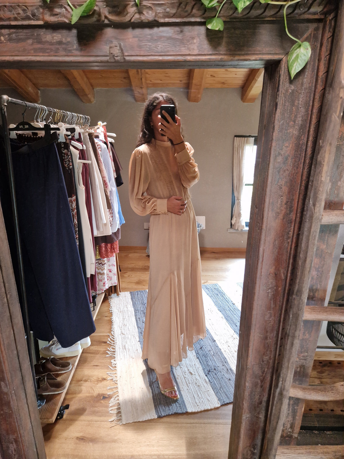 ABITO LUNGO CON PIZZO