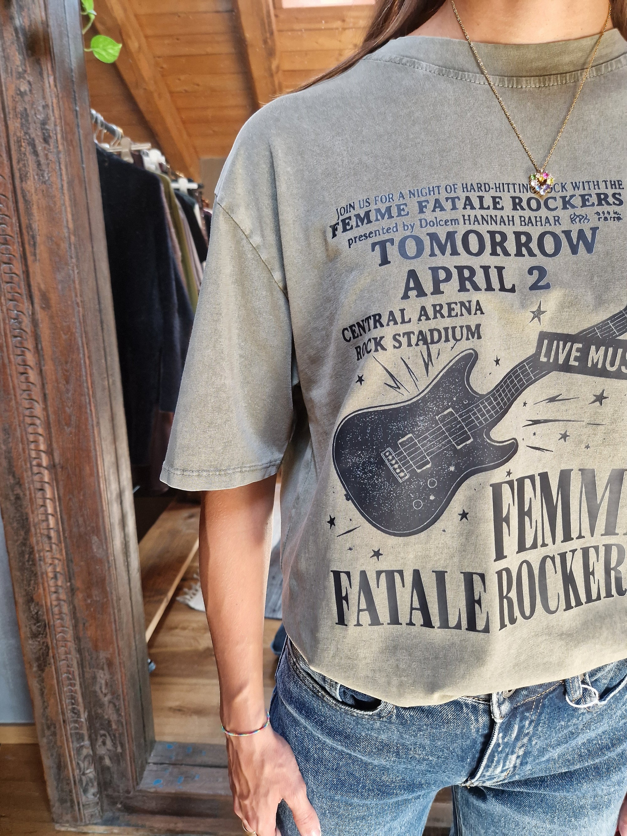 T-SHIRT STAMPA CHITARRA