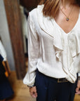 BLUSA CON ROUCHES